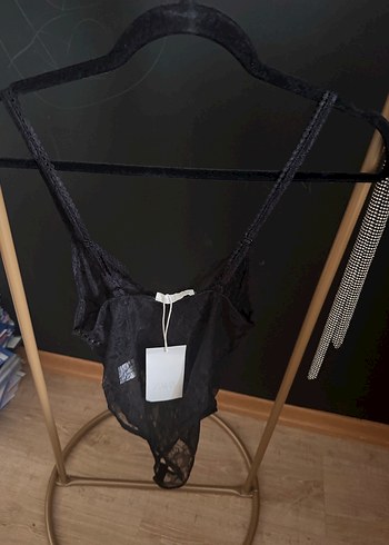 Zara Siyah Dantel Detaylı V Yaka Bustiyer - Görsel 8