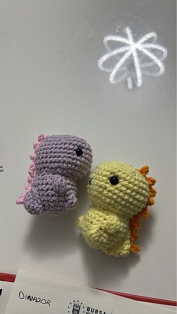 Amigurumi dino