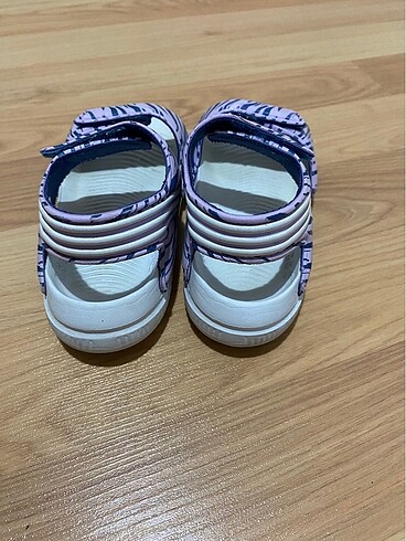 25 Beden Kız çocuk Adidas sandalet