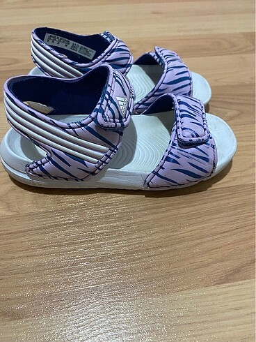 25 Beden çeşitli Renk Kız çocuk Adidas sandalet
