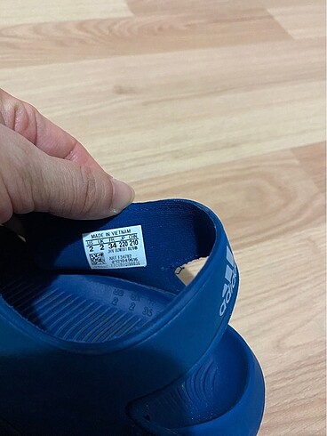 34 Beden lacivert Renk Erkek çocuk Adidas sandalet