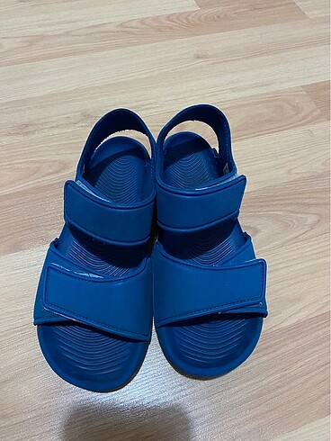 Erkek çocuk Adidas sandalet
