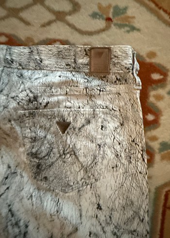 Guess Gri Batik Desenli Fermuarlı Kadın Kot Pantolon - Görsel 7