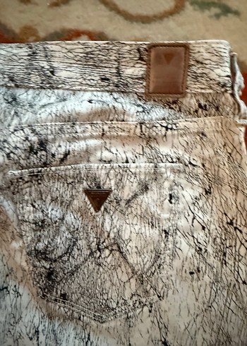 Guess Gri Batik Desenli Fermuarlı Kadın Kot Pantolon - Görsel 6