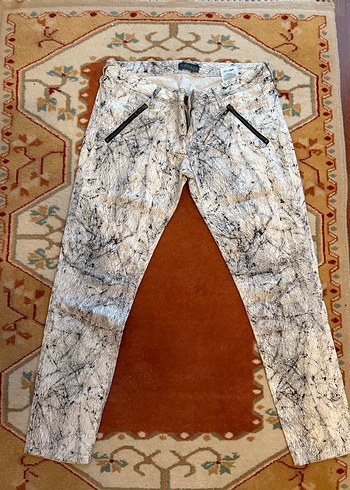 Guess Gri Batik Desenli Fermuarlı Kadın Kot Pantolon - Görsel 2