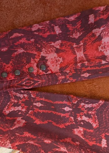 Kırmızı guess Yılan Derisi Desenli Kadın Kumaş Pantolon - Görsel 7