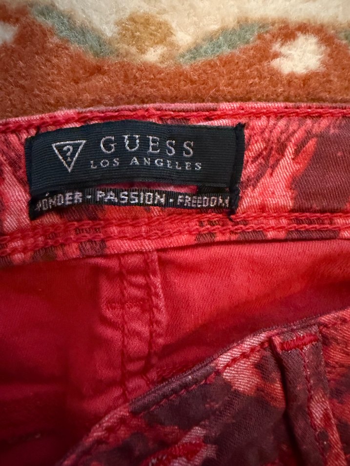 Kırmızı guess Yılan Derisi Desenli Kadın Kumaş Pantolon - Görsel 3
