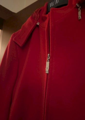 Kırmızı Fermuarlı Kaban - Görsel 3