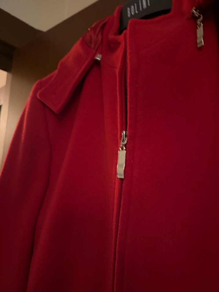 Kırmızı Fermuarlı Kaban - Görsel 3