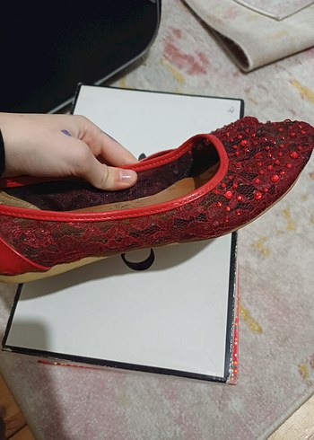 kırmızı boncuklu babet ayakkabı - Görsel 3