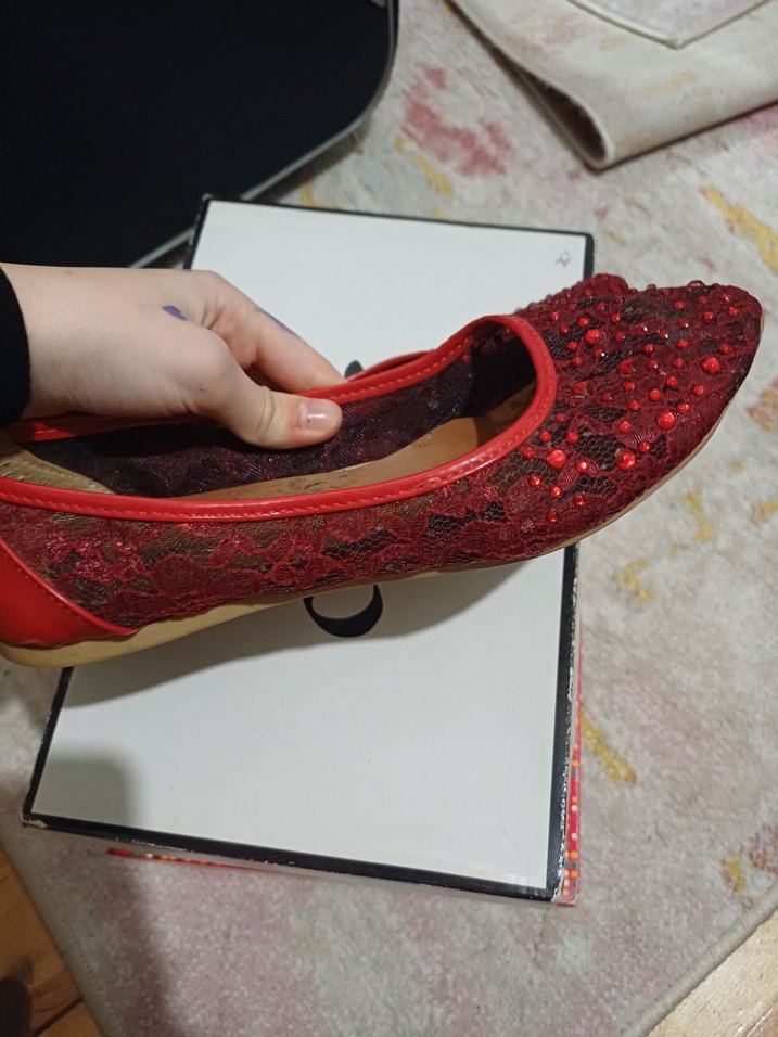 kırmızı boncuklu babet ayakkabı - Görsel 3