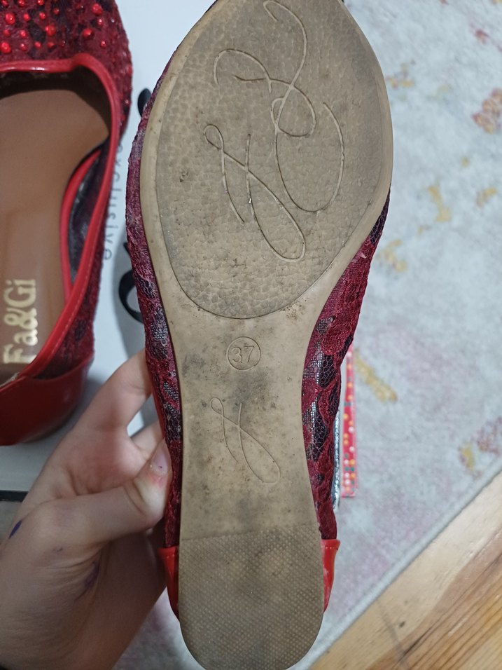 kırmızı boncuklu babet ayakkabı - Görsel 2