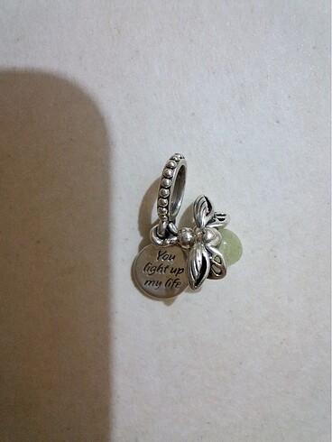 Pandora charm sallantılı karanlıkta parlayan