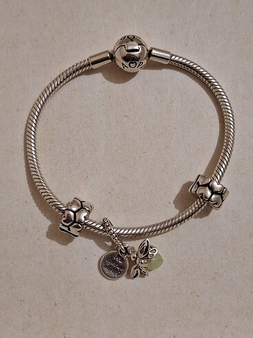 Pandora Pandora charm sallantılı karanlıkta parlayan