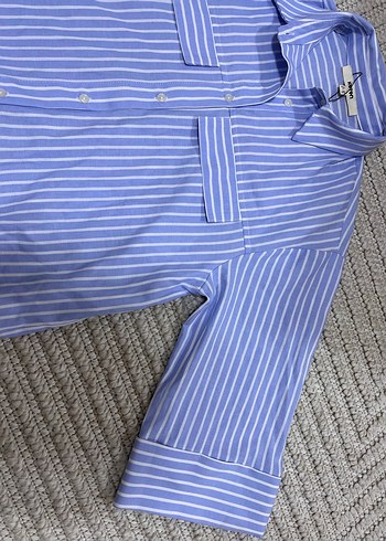 Koton Mavi Çizgili Kayık Yaka Düğmeli Kadın Gömlek - Görsel 3