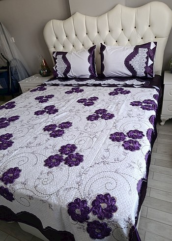 Mor İşlemeli Yatak Örtüsü Seti