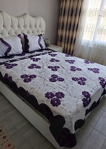 Diğer Mor İşlemeli Yatak Örtüsü Seti