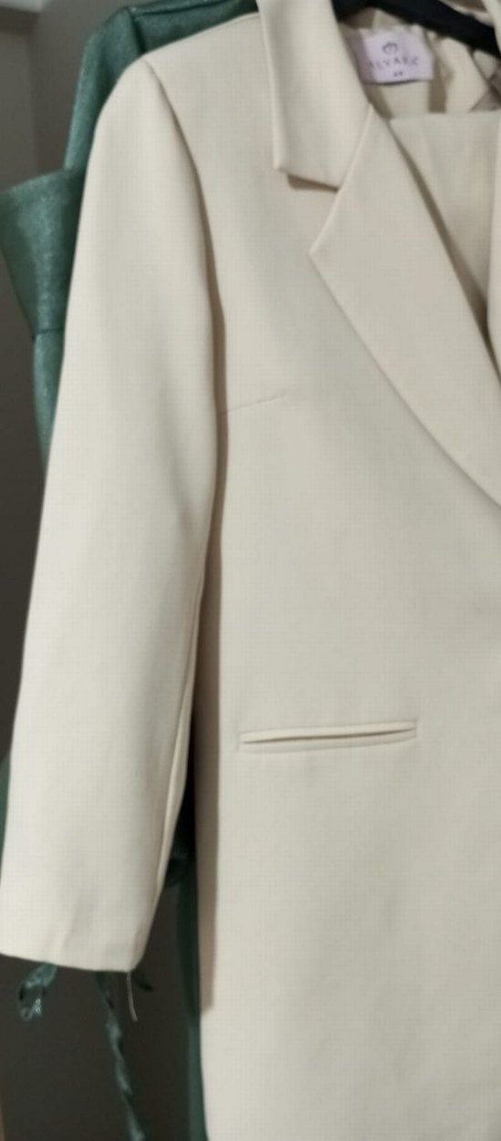 Düğmeli Beyaz Kadın Uzun Blazer Ceket - Görsel 3