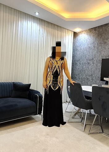 42 Beden Abiye elbise payetli altın rengi işlemeli 