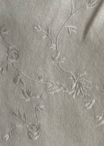 Beyaz Nakışlı V Yaka Kadın Hırka - Görsel 5