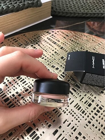 MAC far paint pot