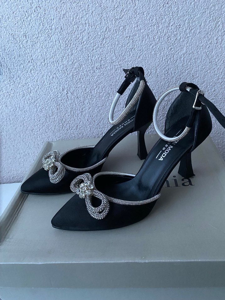 Siyah Stiletto Topuklu İşlemeli Kadın Abiye Ayakkabı - Görsel 3