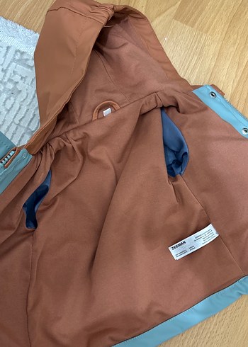 Erkek Çocuk Renkli Düğmeli Yağmurluk - Görsel 3