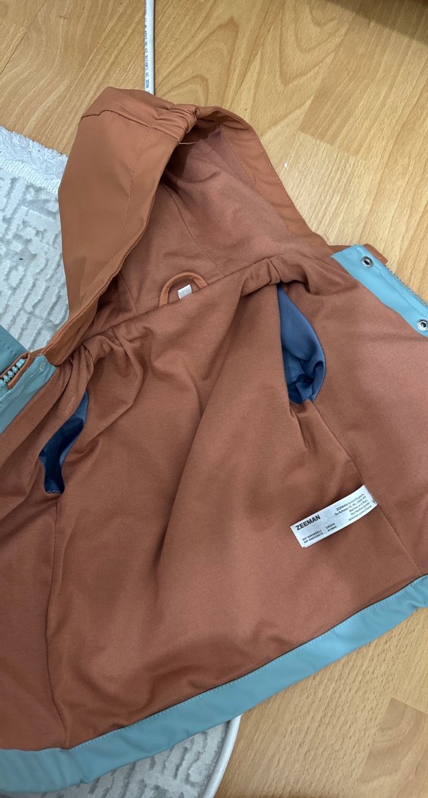 Erkek Çocuk Renkli Düğmeli Yağmurluk - Görsel 3