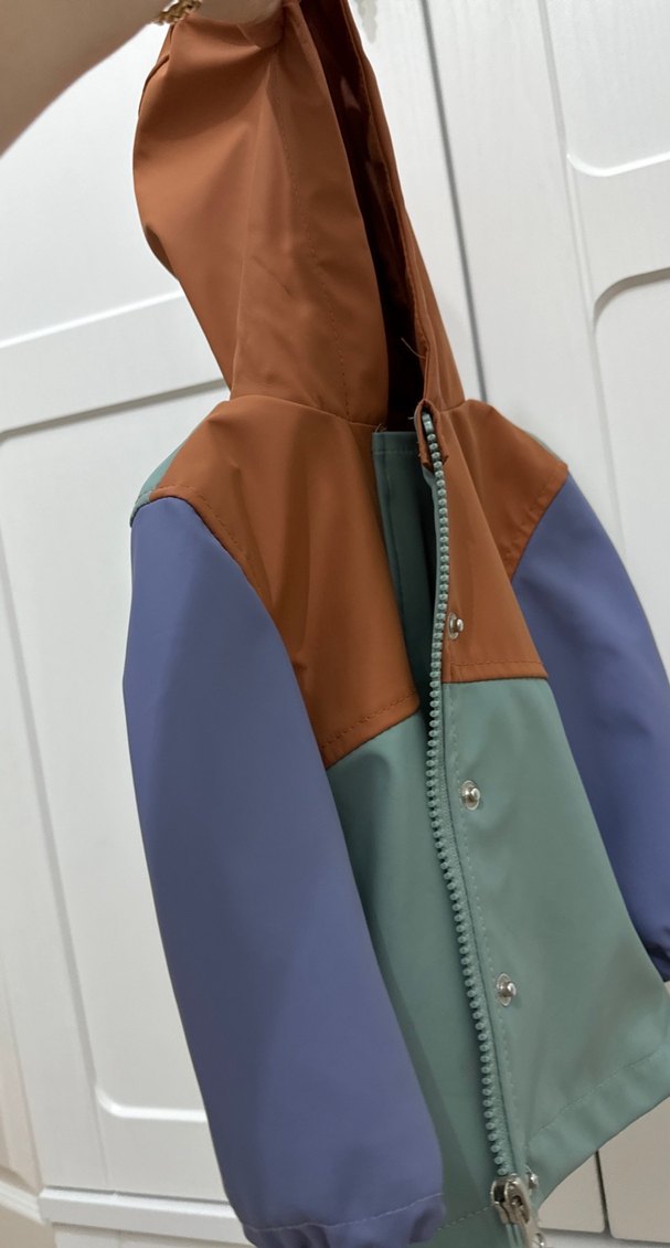 Erkek Çocuk Renkli Düğmeli Yağmurluk - Görsel 4