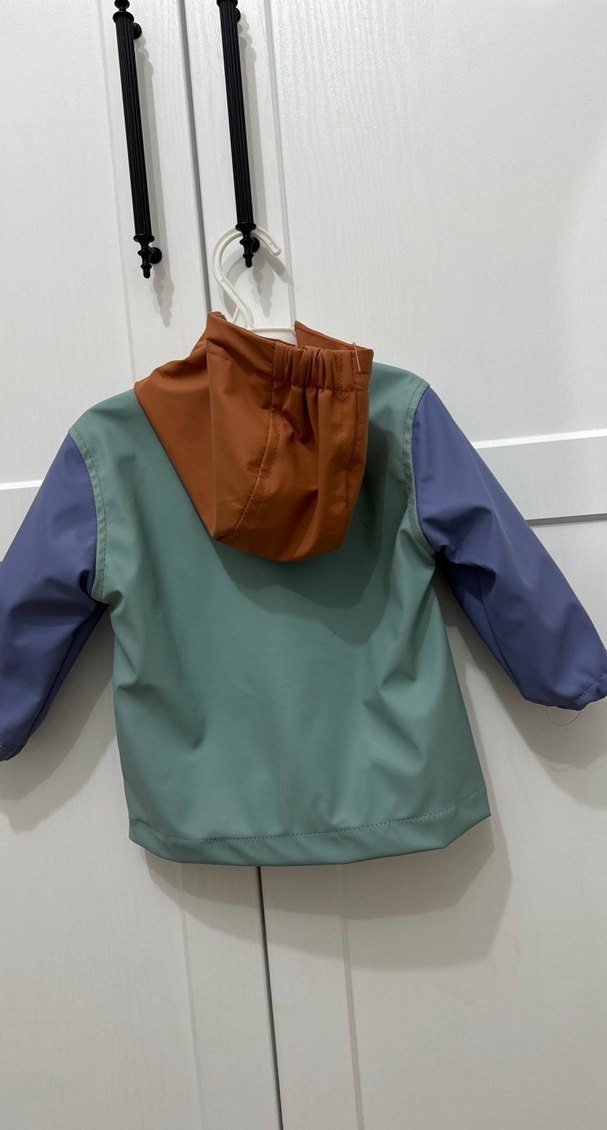 Erkek Çocuk Renkli Düğmeli Yağmurluk - Görsel 2