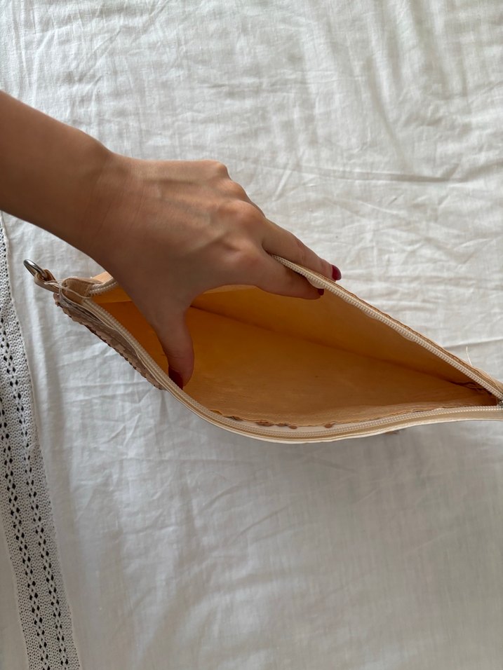 Bej Parlak Pul Detaylı Kadın Portföy Çanta - Görsel 4