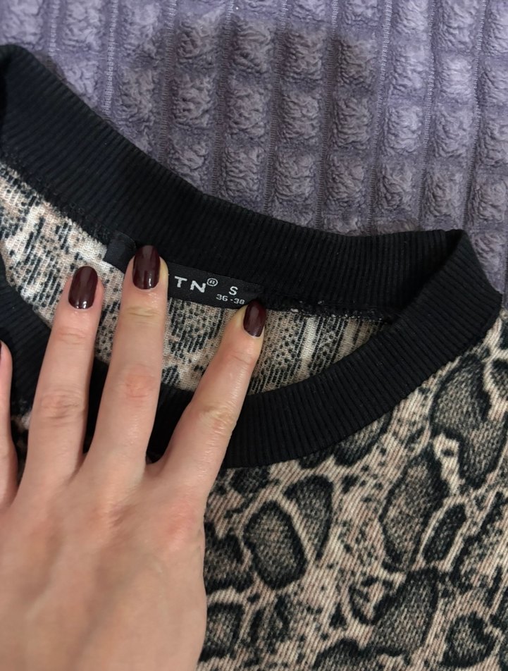 Yılan Desenli Kapüşonsuz Kadın Sweatshirt - Görsel 2