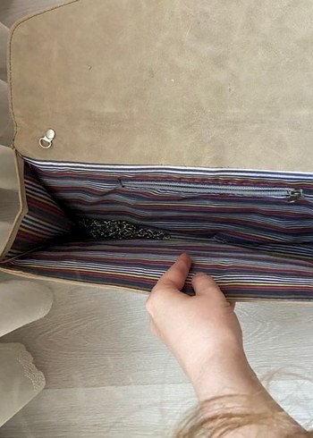 Bej Süet Tokalı Kadın Portföy Çanta - Görsel 4