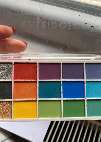 Kaleidoscope Marka Canlı Çok Renkli Göz Farı Paleti - Görsel 3