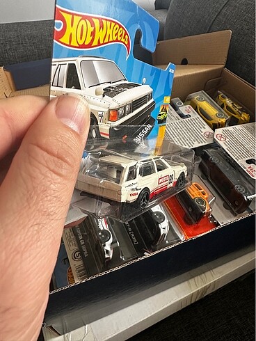 Beden Hot wheels 2022 case nissan maxima
