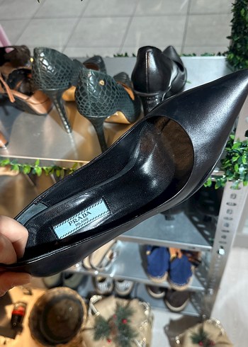 Prada Siyah Sivri Topuklu Ayakkabi