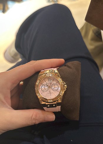 Guess Sikligin Ve Zarafetin Saati Pembe Tonlu Rose Gold Zamanlayici