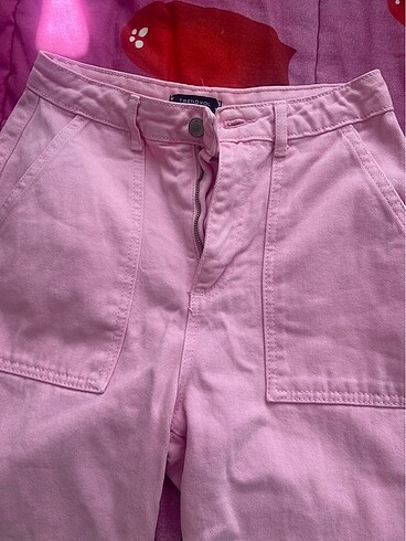 Pembe pantolon