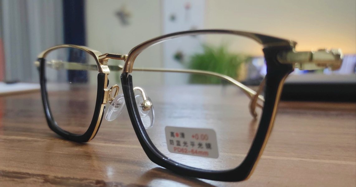 Mavi Ekran Korumalı Erkek Tarz Gözlük - Görsel 3