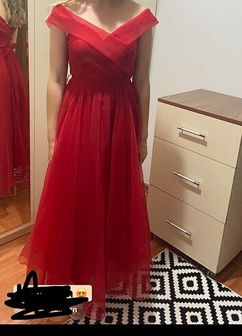 Kırmızı madonna yaka tül elbise