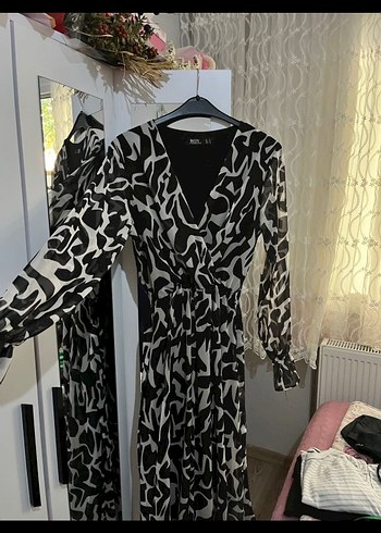 Zebra Desenli V Yakalı Uzun Kadın Elbise - Görsel 2