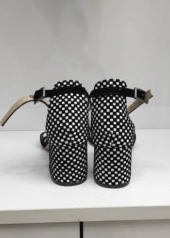 Siyah Parlak Yılan Desenli Tokalı Topuklu Kadın Ayakkabı - Görsel 3