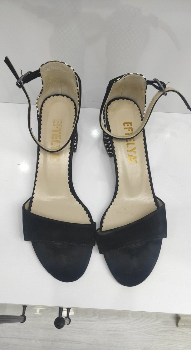 Siyah Parlak Yılan Desenli Tokalı Topuklu Kadın Ayakkabı - Görsel 2