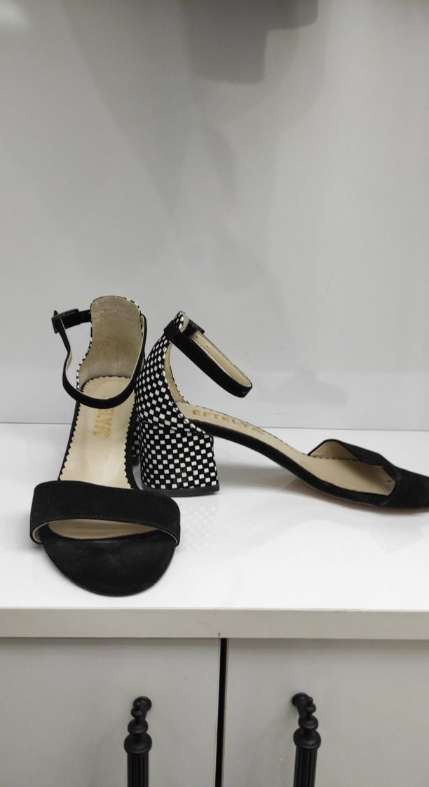 Siyah Parlak Yılan Desenli Tokalı Topuklu Kadın Ayakkabı - Görsel 4