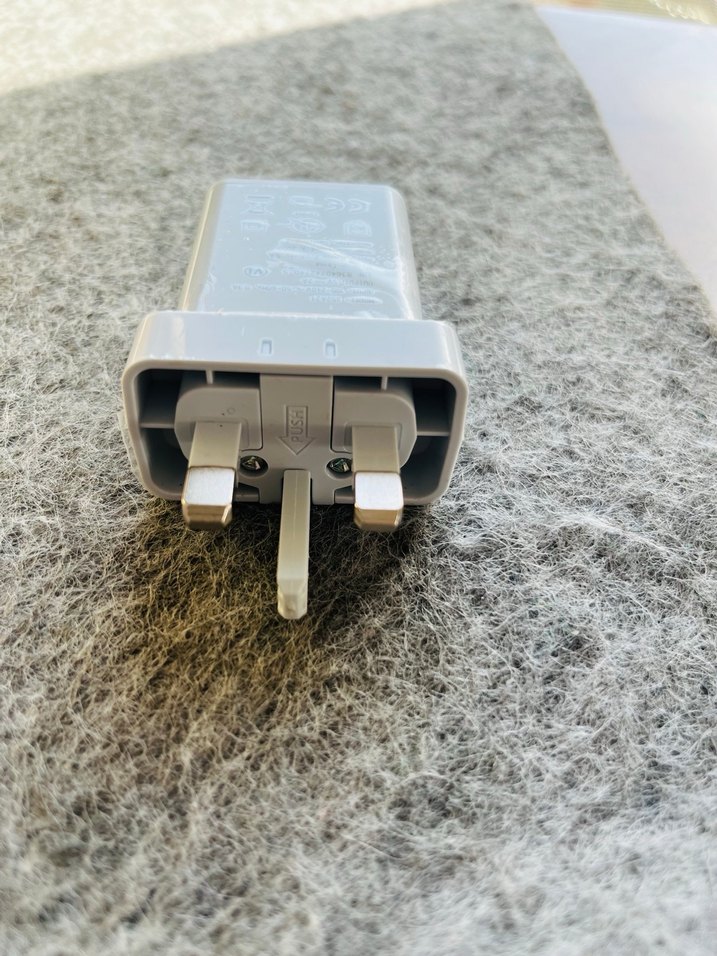 Amerikan İngiliz tipi USB priz 100-240 V 50,60 Hz 0,3 A - Görsel 2