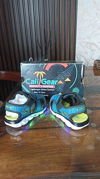 Skechers ışıklı sandalet