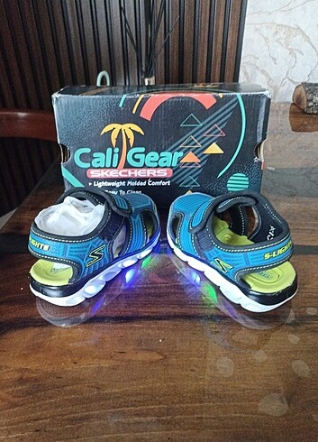 26 Beden mavi Renk Skechers ışıklı sandalet orjinal 26 27