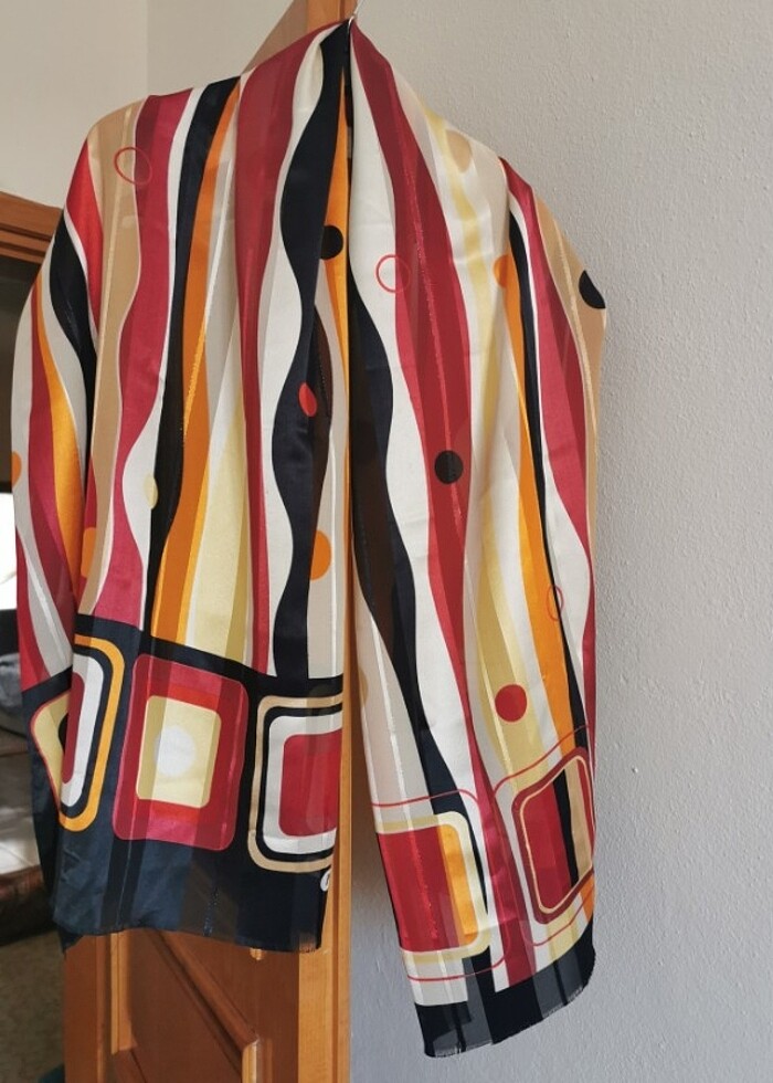 Sal veya fular şeklinde kullanabilir  - Görsel 2