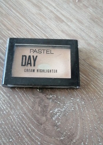 Pastel Beige Kapatıcı ve Aydınlatıcı