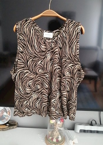 Kahverengi Zebra Desenli Kolsuz Bluz